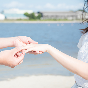 ホワイトゴールドの結婚指輪の特徴＆魅力をご紹介！